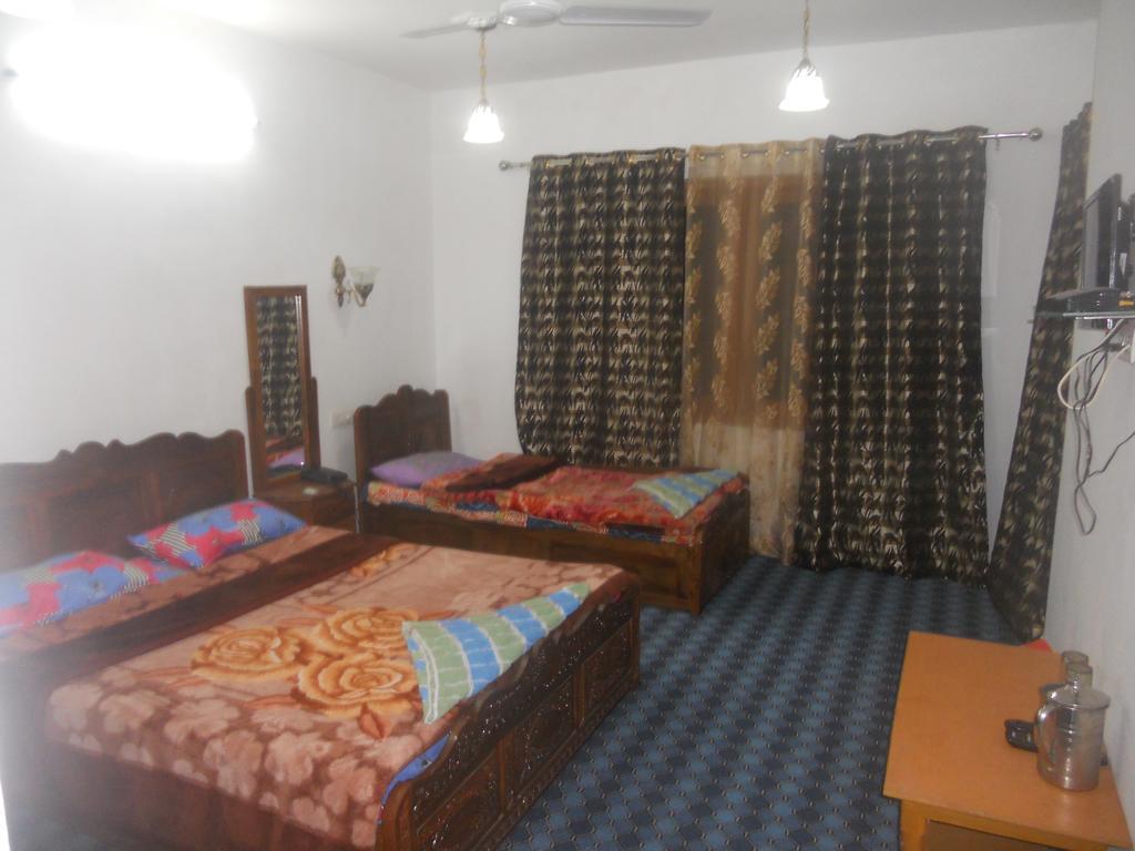 Srīnagar Hotel Royale Jannat الغرفة الصورة